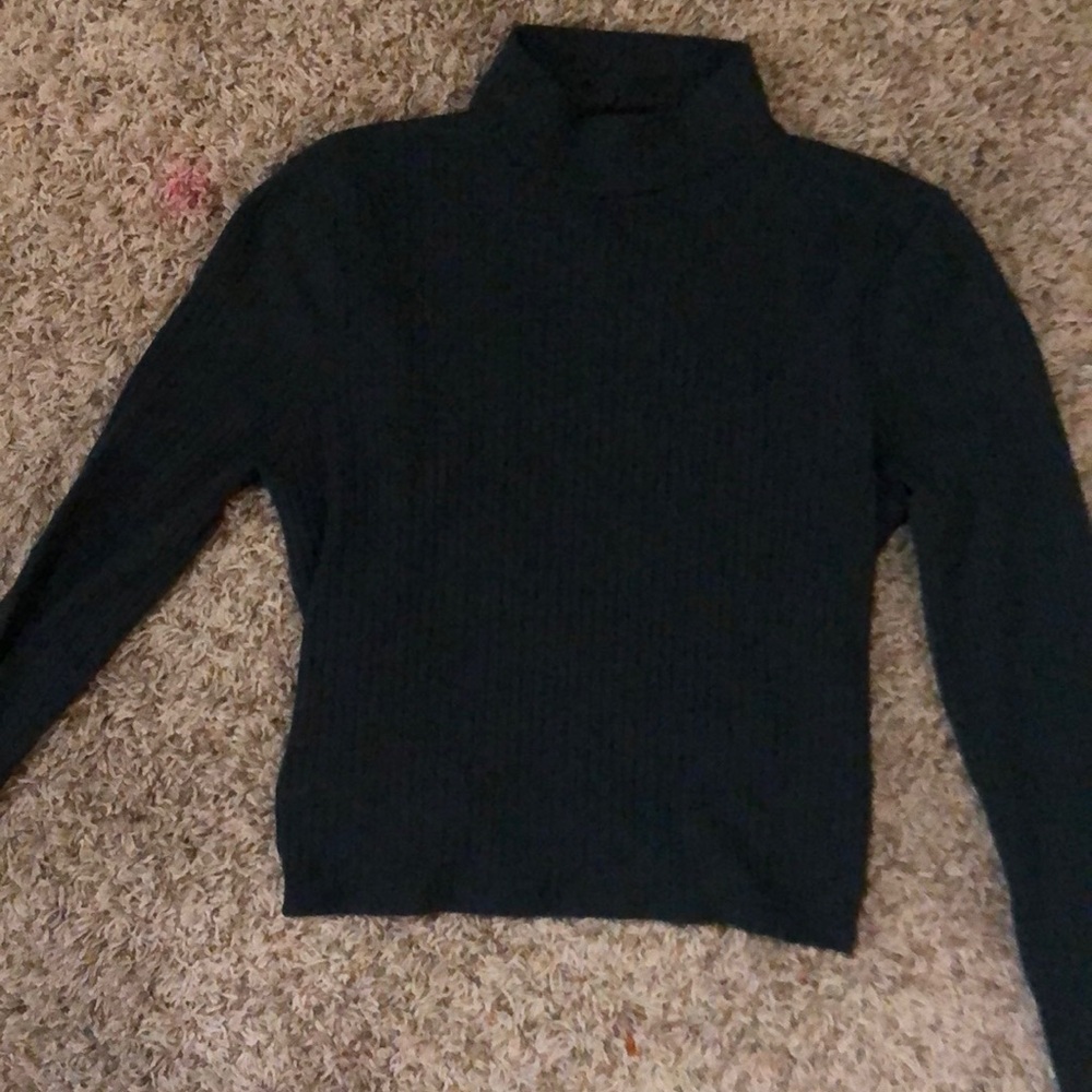 women’s small long sleeve dark green open back shirt